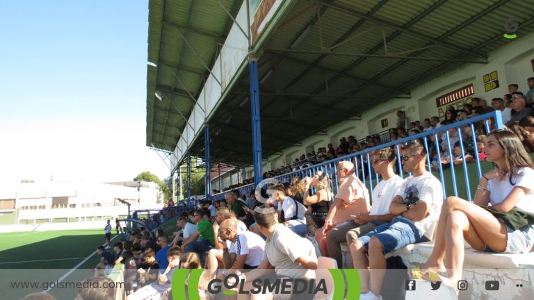 La afición llenó La Magdalena para el Play-off del Novelda Unión.