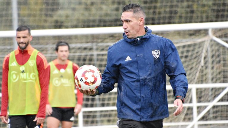 Juan Antonio Milla, entrenador del Linares Deportivo. Foto: Club.