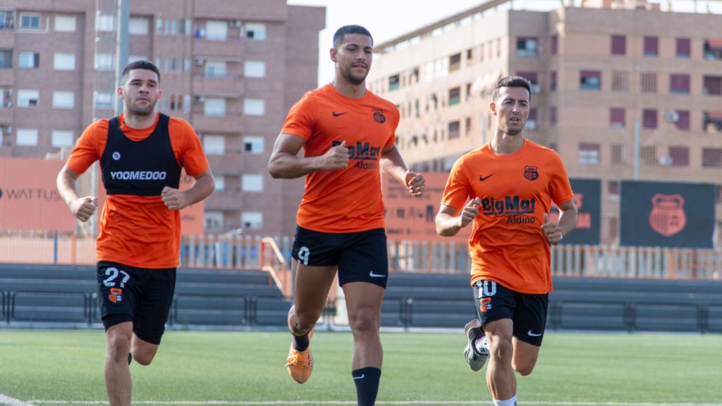 Jugadores del Torrent CF en un entrenamiento. Foto: Torrent CF.