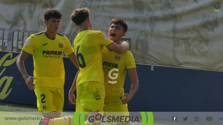 Los jugadores del Villarreal C celebrando un gol.