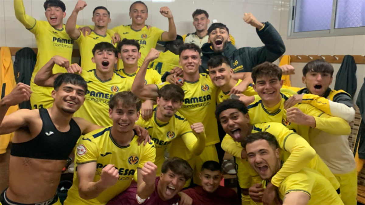 Los jugadores del Villarreal C celebrando su victoria. Foto: Villarreal C. 