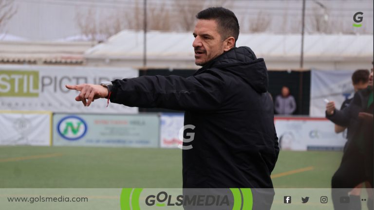 Manu Sánchez, entrenador de la UD Rayo Ibense.