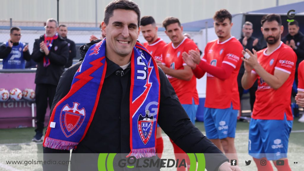 Homenaje a Rafa Pina en la UD Rayo Ibense vs Crevillente Deportivo.