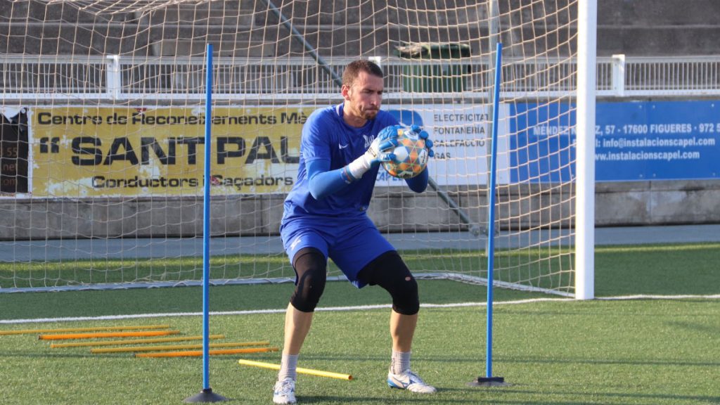 Adri Buetas en un entrenamiento del Figueres. Foto: UE Figueres.