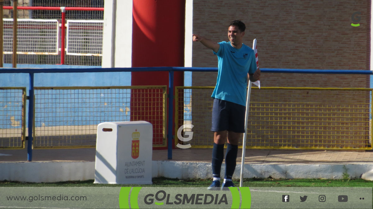 Álvaro Peris en un partido del Ribarroja CF. 