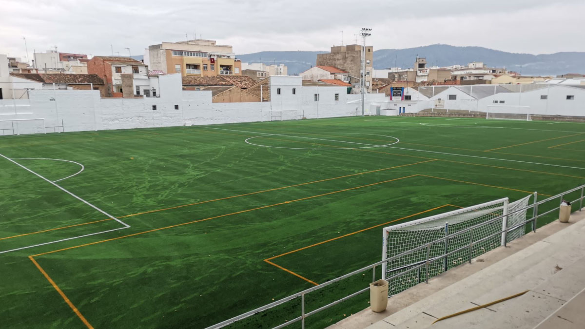 Campo Quatre Camins de Canals tras la renovación de su césped. Foto: UD Canals.  