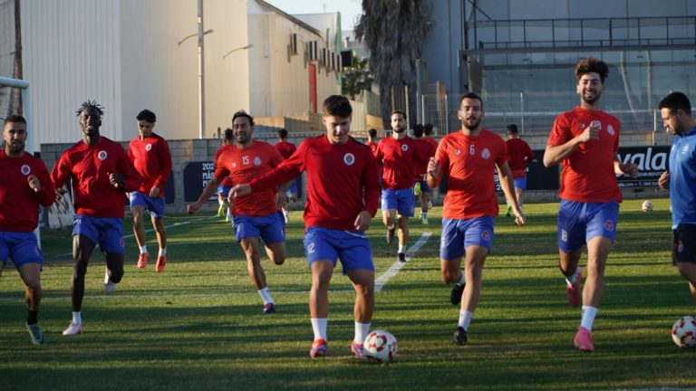 Los jugadores de la Deportiva Minera en un entrenamiento. Foto: club.