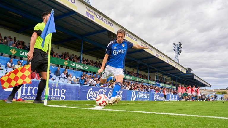 Javi Lara en un partido del Linares. Foto: Linares Deportivo.