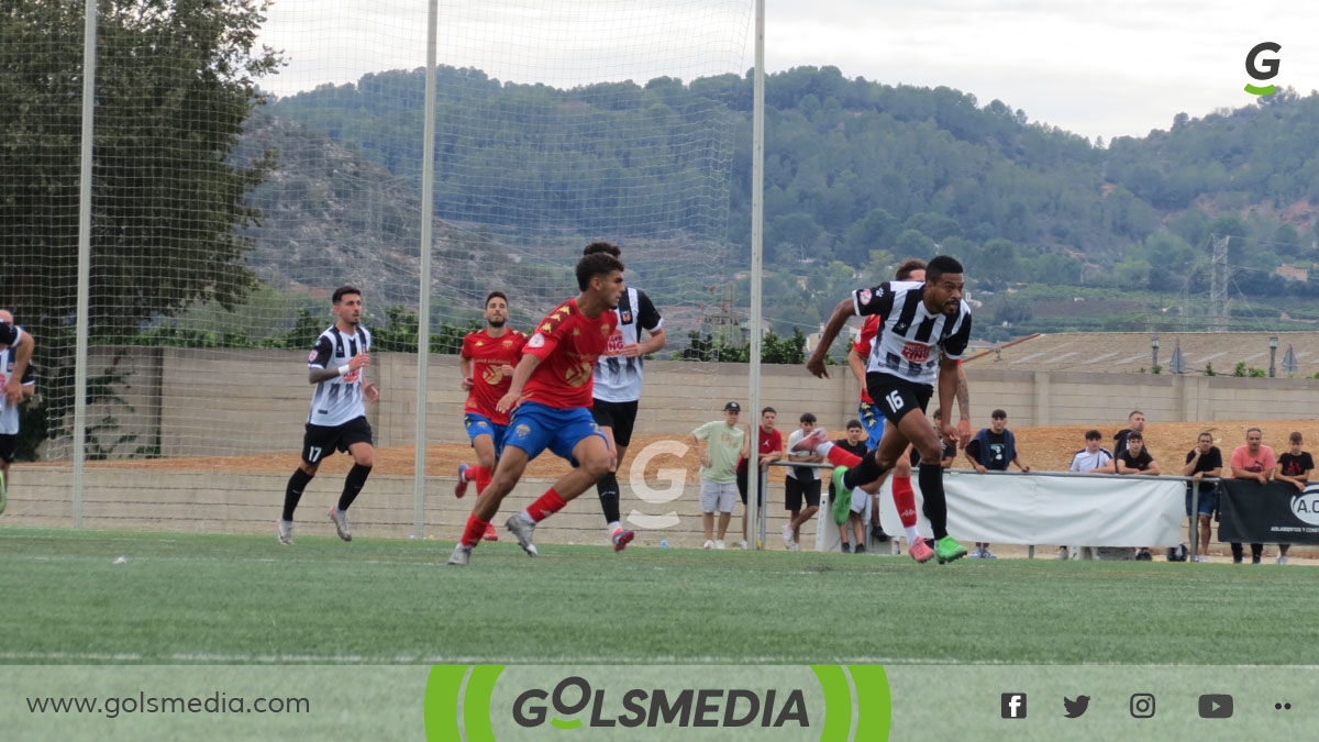 La "bala" Jefrie corriendo en un partido. 