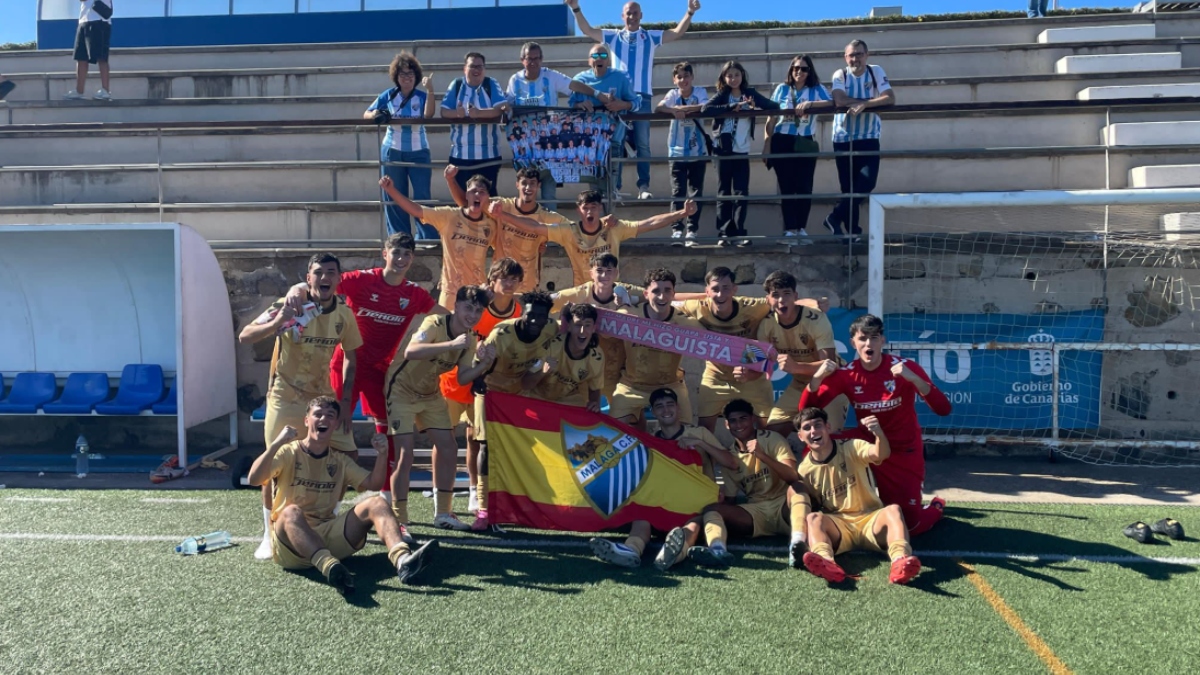 Celebración del Málaga Juvenil en Tenerife. Foto: Málaga CF. 