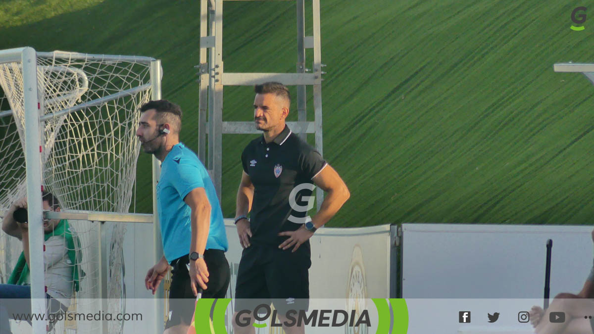 Manu Sánchez, entrenador de la UD Rayo Ibense.