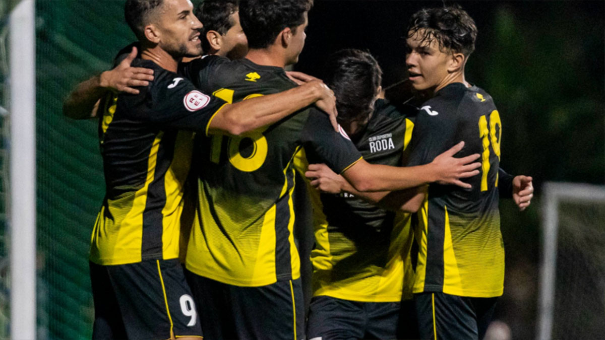 Nízar El Jmili celebrando un gol con sus compañeros. Foto: CD Roda. 