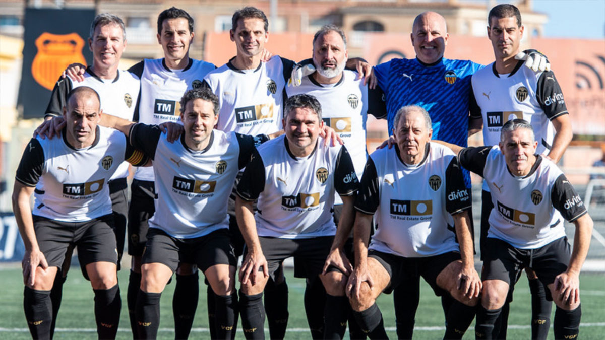 Once de Leyendas del Valencia CF en el partido benéfico por la DANA en Torrent. Foto: Assoc. Futbolistes del Valencia CF.