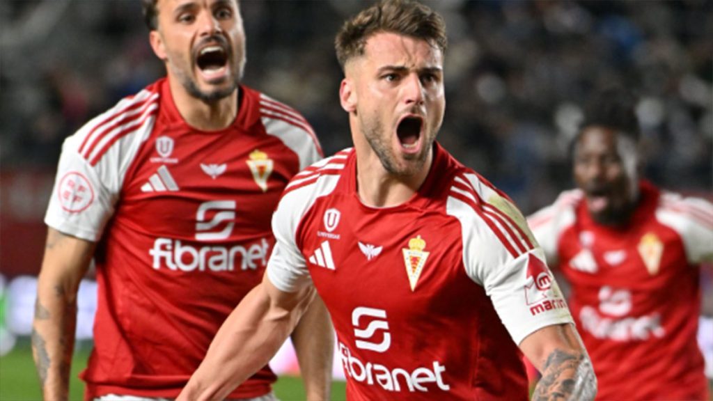 Raúl Alcaina celebrando su gol. Foto: Real Murcia CF.