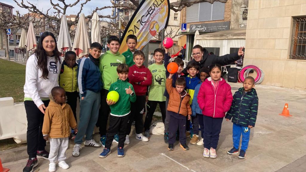 Actividades deportivas en la Plaza del Ayuntamiento de Tamarite de Litera. Foto: Ay. Tamarite de Litera.