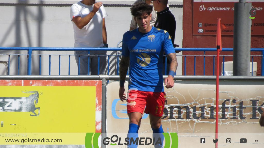 Julio Insa en un partido del Saguntino esta liga.