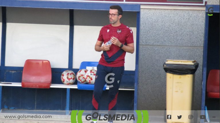 Euge Ribera, entrenador del At. Levante.