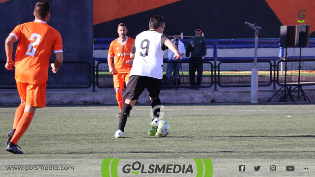 Juan Sánchez en un partido de las Leyendas del Valencia CF en Torrent.