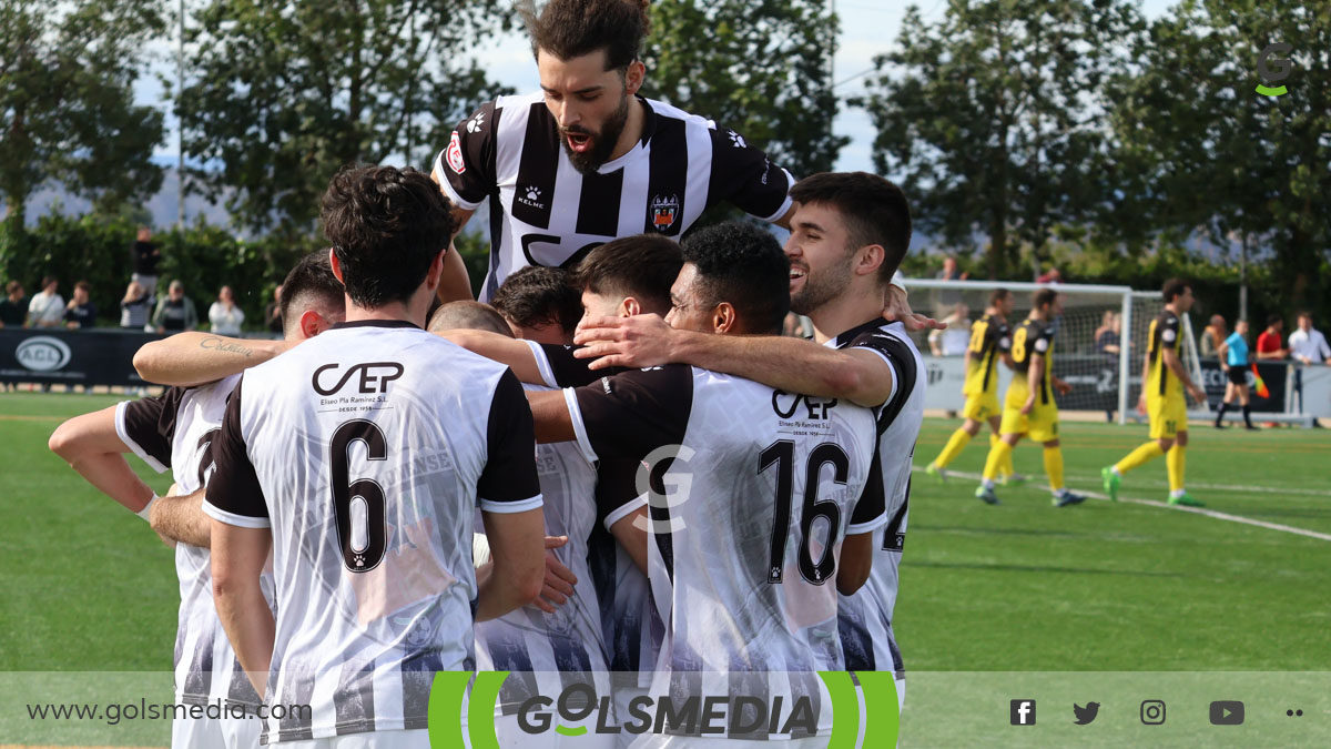 Los jugadores de la UD Castellonense celebrando un gol.