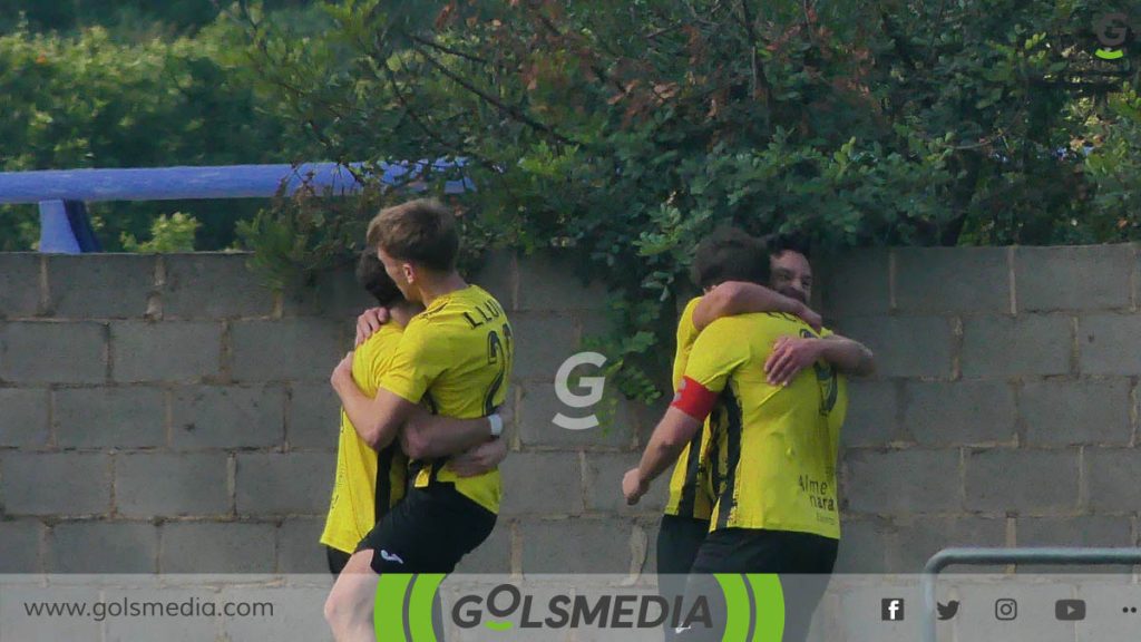 Los jugadores del Almenara Atlètic celebrando un gol.