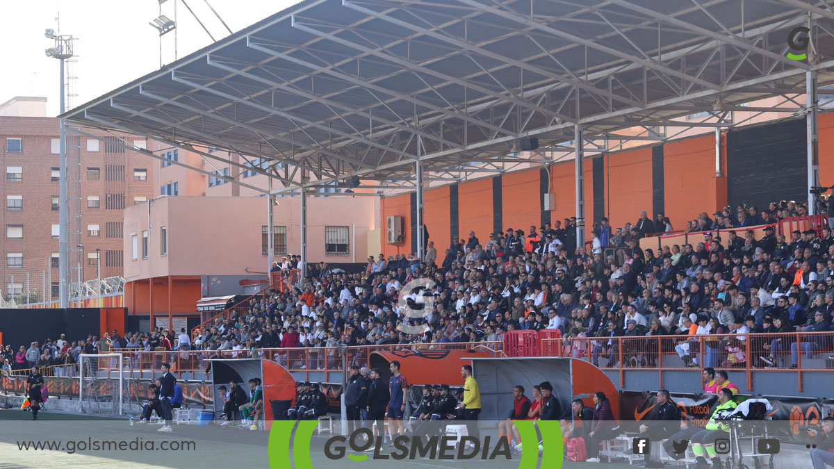 La afición del Torrent CF llenando el San Gregorio. 