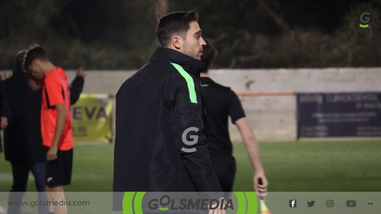 Borja González, entrenador de la UE Vall Dels Alcalans.