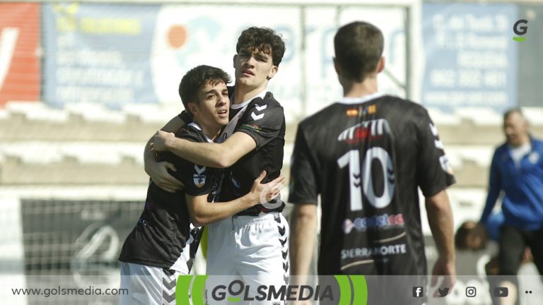 Los jugadores del SC Requena celebrando un gol. Foto: SC Requena.