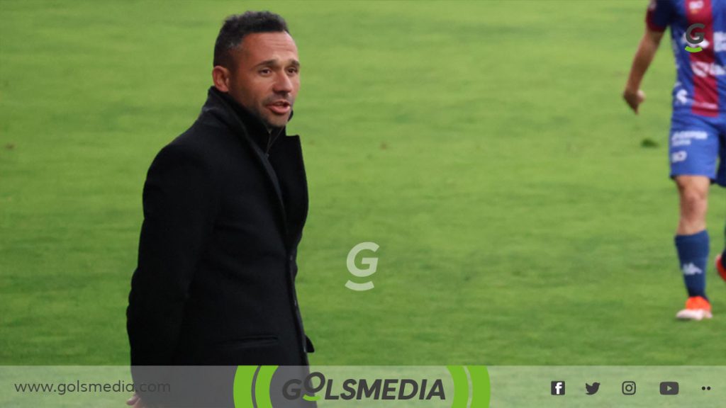 Adrián Ferrandis, entrenador de la UD Alzira.