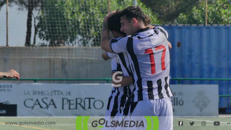 Los jugadores del CD Castellón B celebrando un gol.