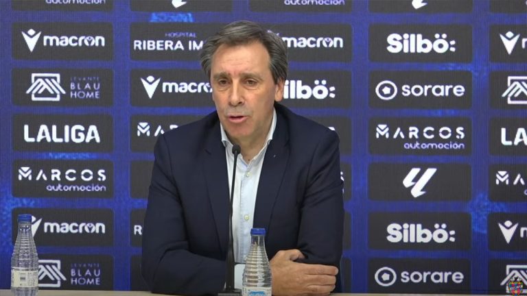 Felipe Miñambres, en la rueda de prensa de despedida del Levante UD. Foto: Levante UD.