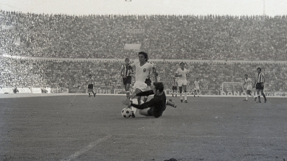 Óscar Rubén Valdéz en un partido en Mestalla. Foto: Valencia CF. 