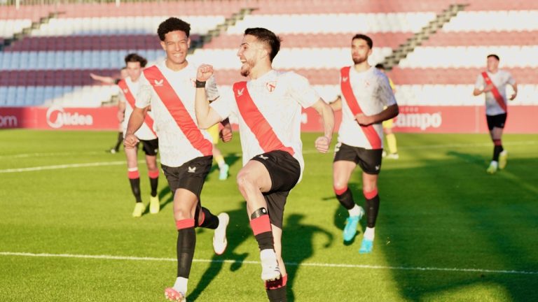 Alexandro celebrando el gol del Sevilla FC ante el Intercity. Foto: Sevilla FC.