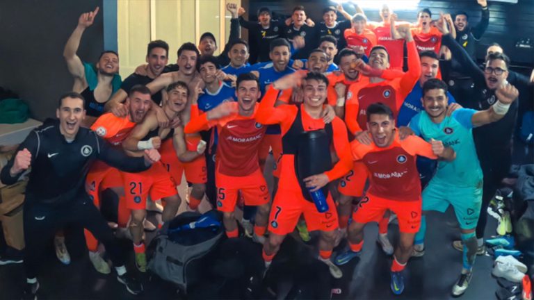 La plantilla del FC Andorra celebrando su victoria. Foto: FC Andorra.