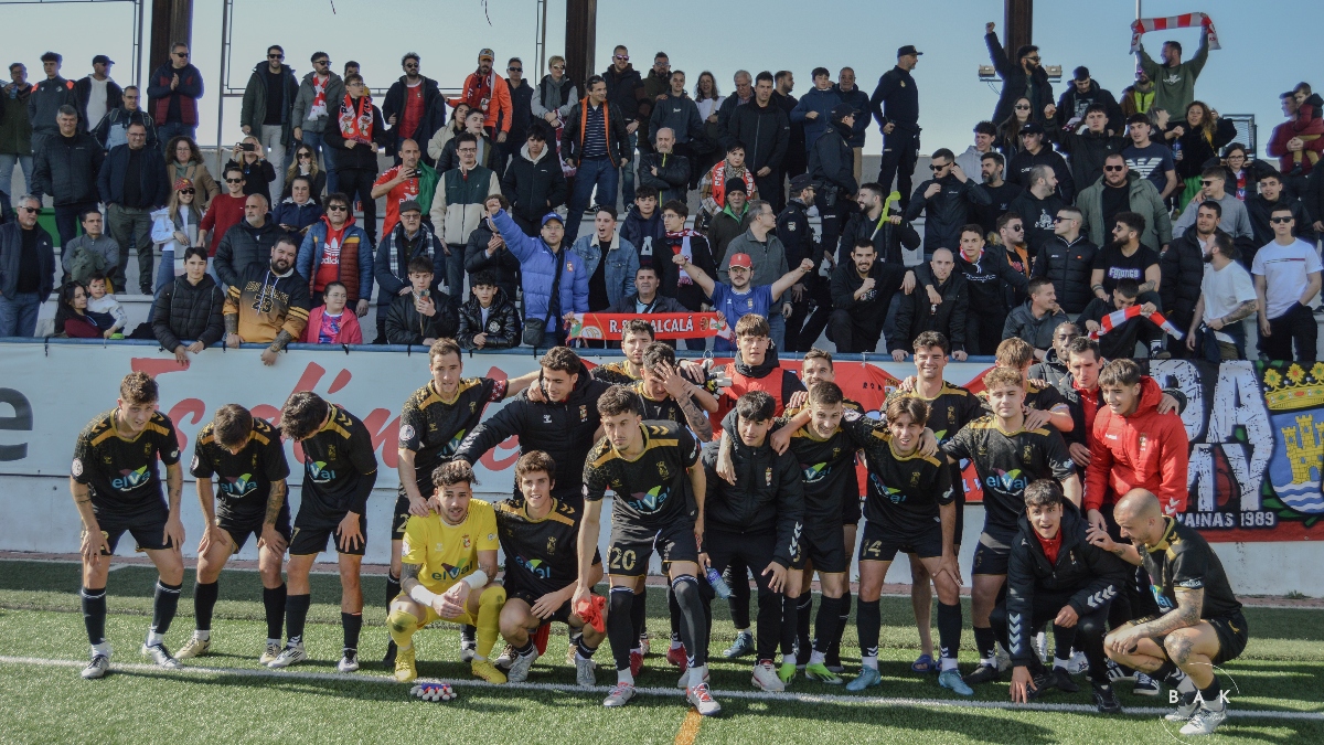 Equipo y afición del RSD Alcalá. Foto: BAK Comunicación. 