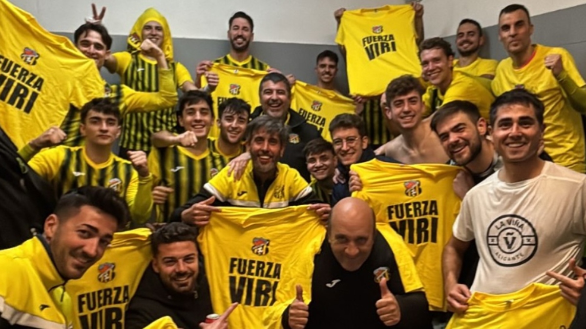 La plantilla del Betis Florida celebrando el pase a Cuartos de Final de La Nostra Copa. Foto: club.