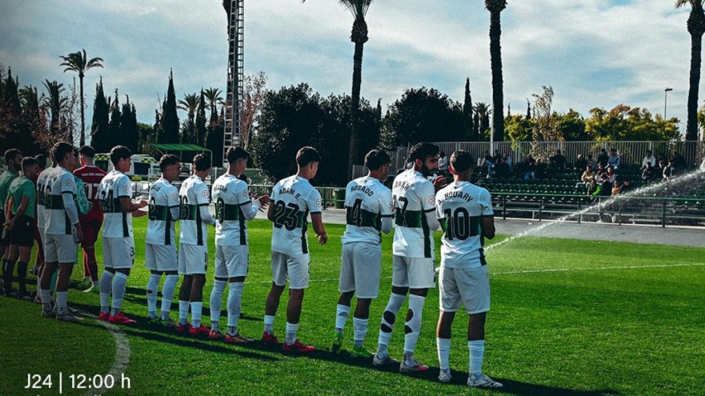 Los jugadores del Elche ilicitano en un partido en el Diego Quiles. Foto: Elche CF.