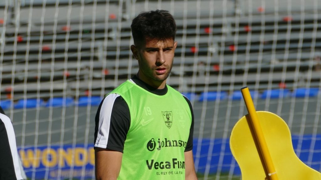 Gonzalo Serrano, en un entrenamiento del Orihuela CF. Foto: club.