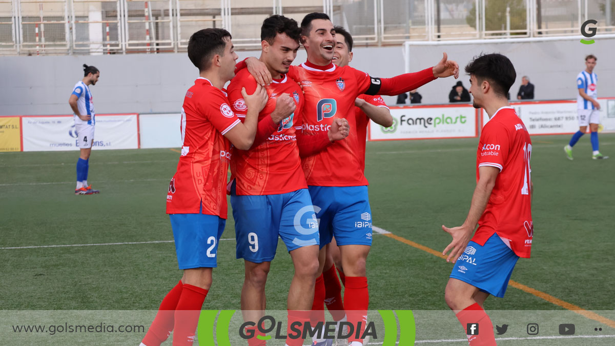 Los jugadores del Rayo Ibense celebrando un gol. 