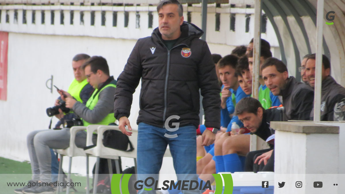 Javi Pons, entrenador del CD Utiel.