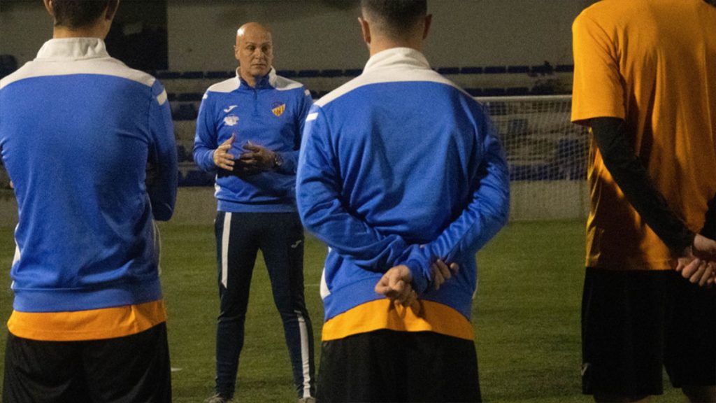 Óscar Calleja, entrenador del CD Burriana. Foto: club.