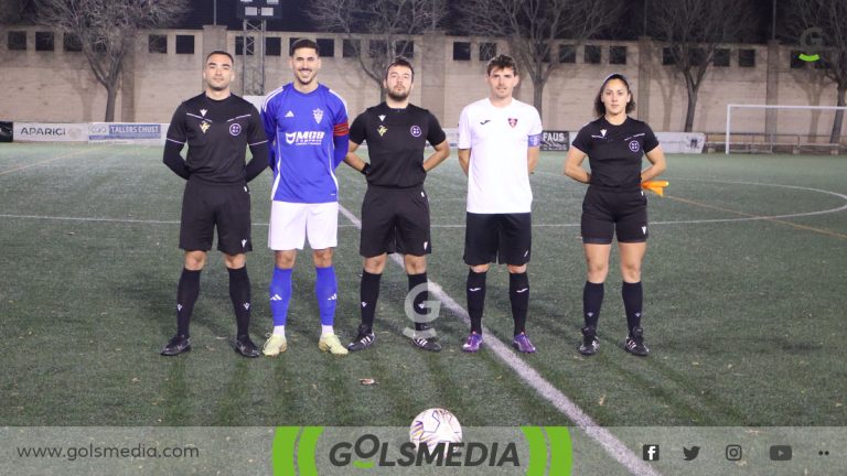 Paiporta vs Manises, capitanes y trio arbitral.