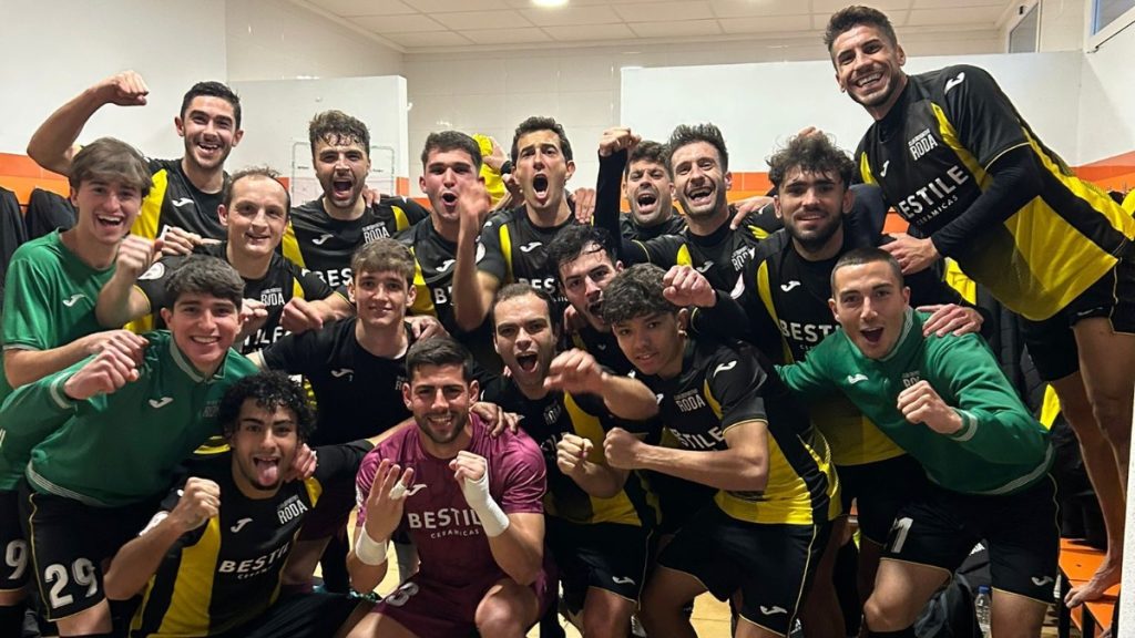 Los jugadores del Roda celebrando su victoria en El Regit. Foto: CD Roda.