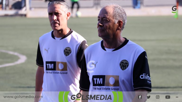 Subirats, reconocido ex jugador del Valencia CF en un partido de las Leyendas.