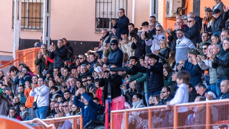 La afición del Torrent CF en el San Gregorio. Foto: Torrent CF.