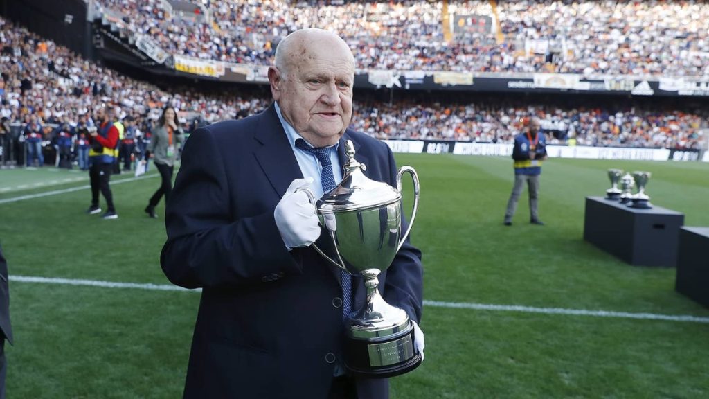 Vicente Guillot, nuevo presidente de honor de la Asociación de Futbolistas del Valencia CF. Foto: Valencia CF.