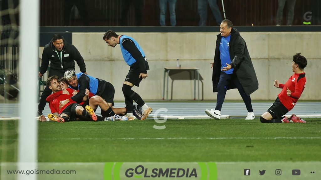 Nacho Porcar celebrando un gol suyo con su equipo.