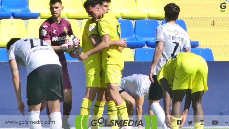 Los jugadores del Villarreal C celebrando un gol.