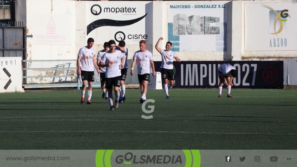 Casti celebrando su gol con el Ontinyent 1931 CF.