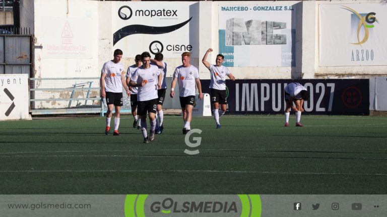 Casti celebrando su gol con el Ontinyent 1931 CF.