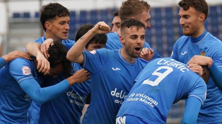 Los jugadores del Fuenlabrada celebrando un gol. Foto: CF Fuenlabrada.